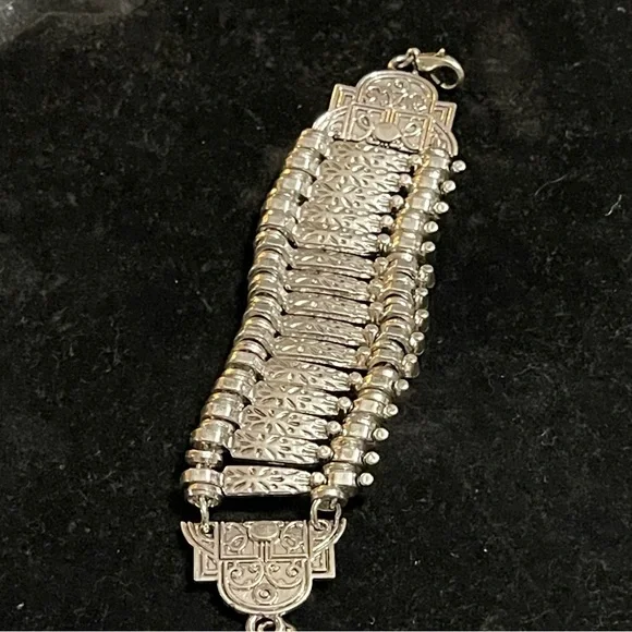 Elegant Silver Statement Necklace - Picture 7 of 7